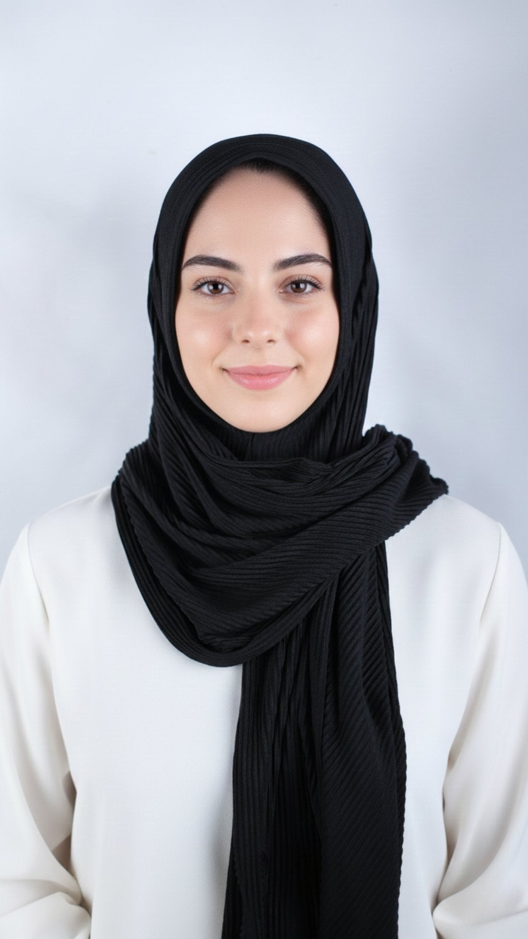 Schwarzer plissierter Jersey-Schal