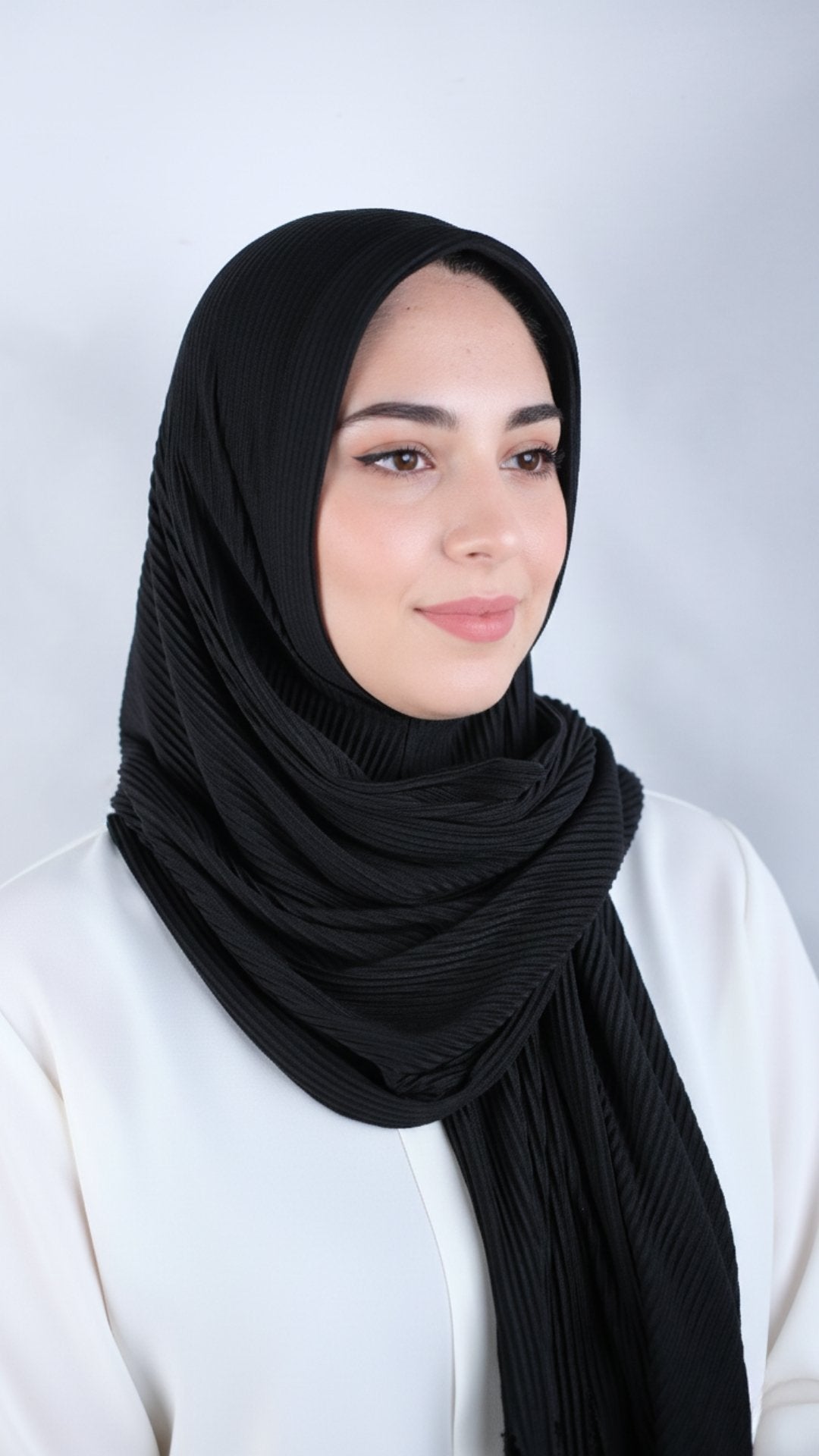 Schwarzer plissierter Jersey-Schal