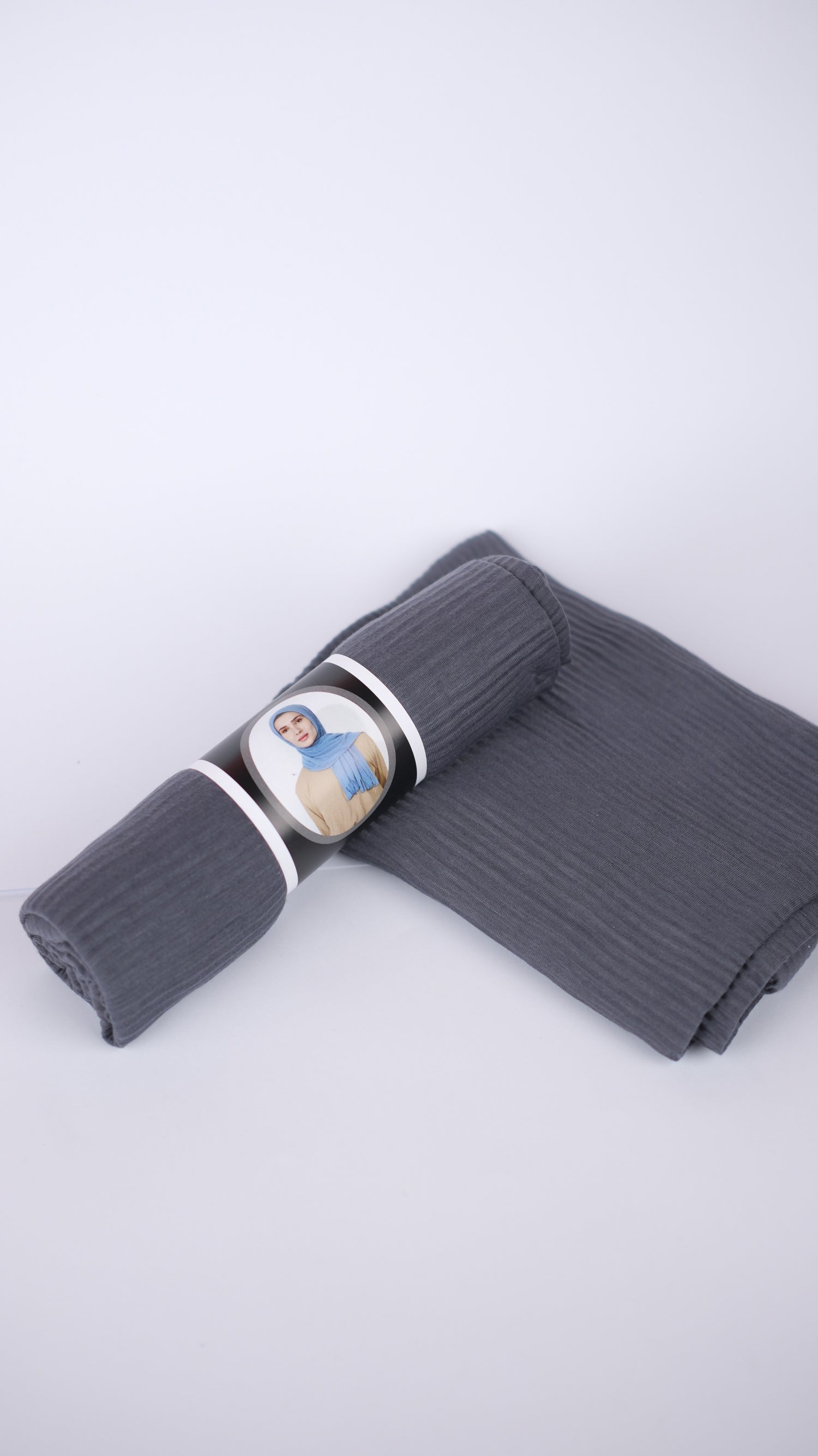 Grauer plissierter Jersey-Schal